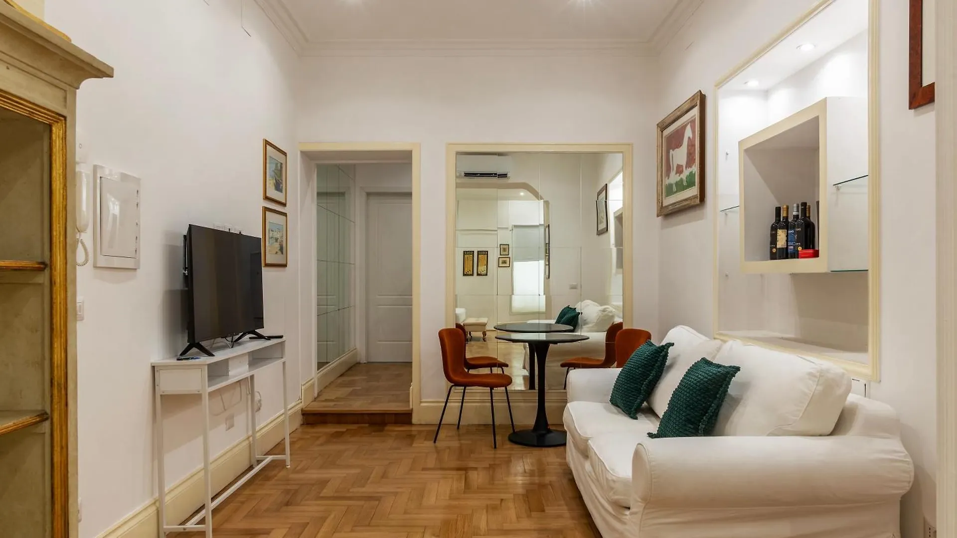 The Mirror Suite Next To Spanish Steps Rome 0*,  Italy