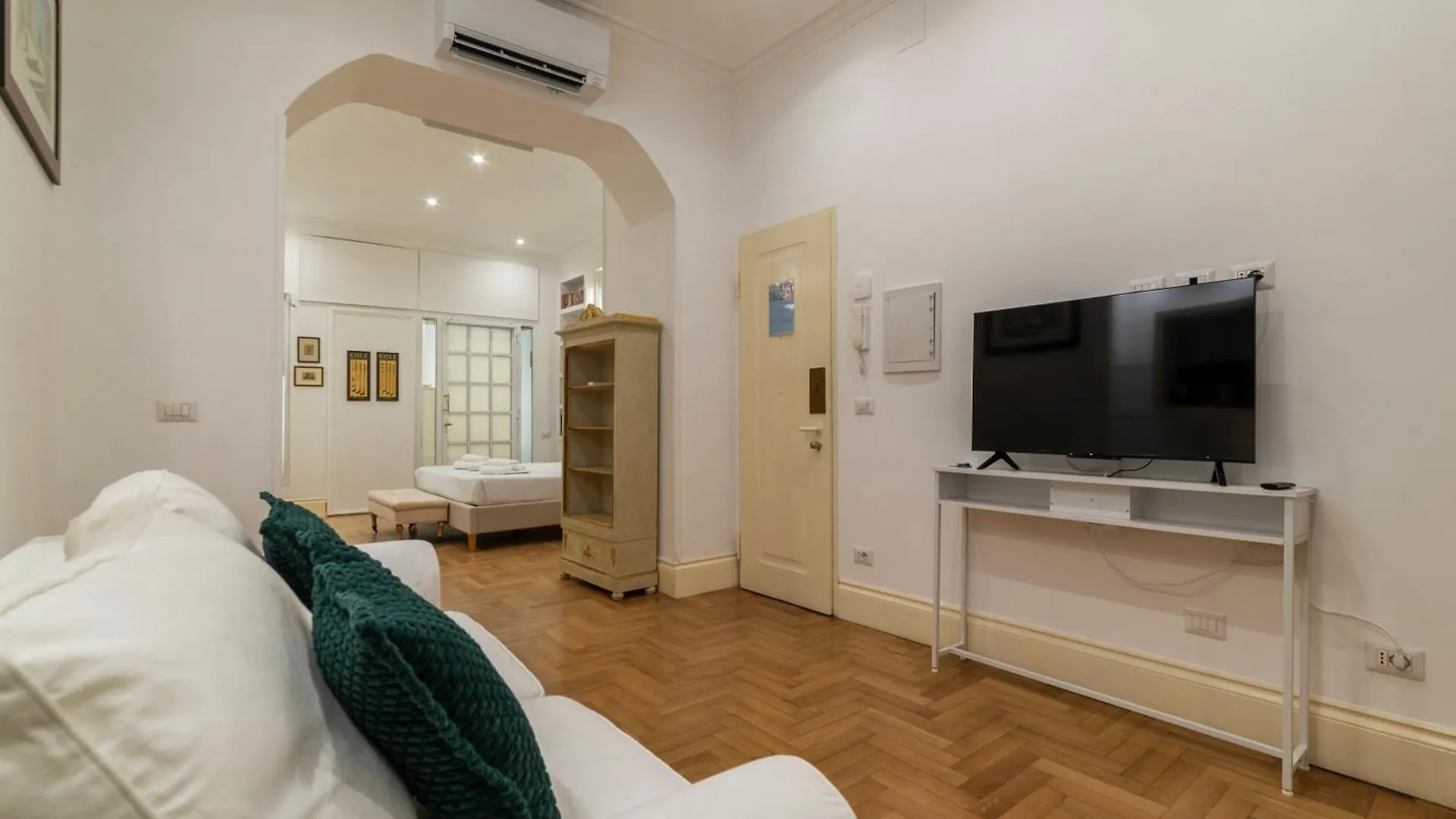 The Mirror Suite Next To Spanish Steps Rome Italy